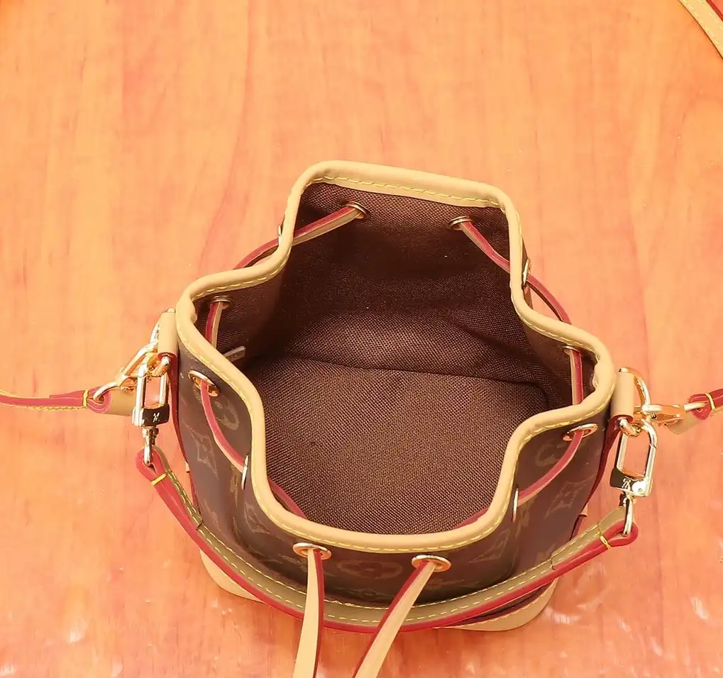 LV Bucket Bags 4220D-0127