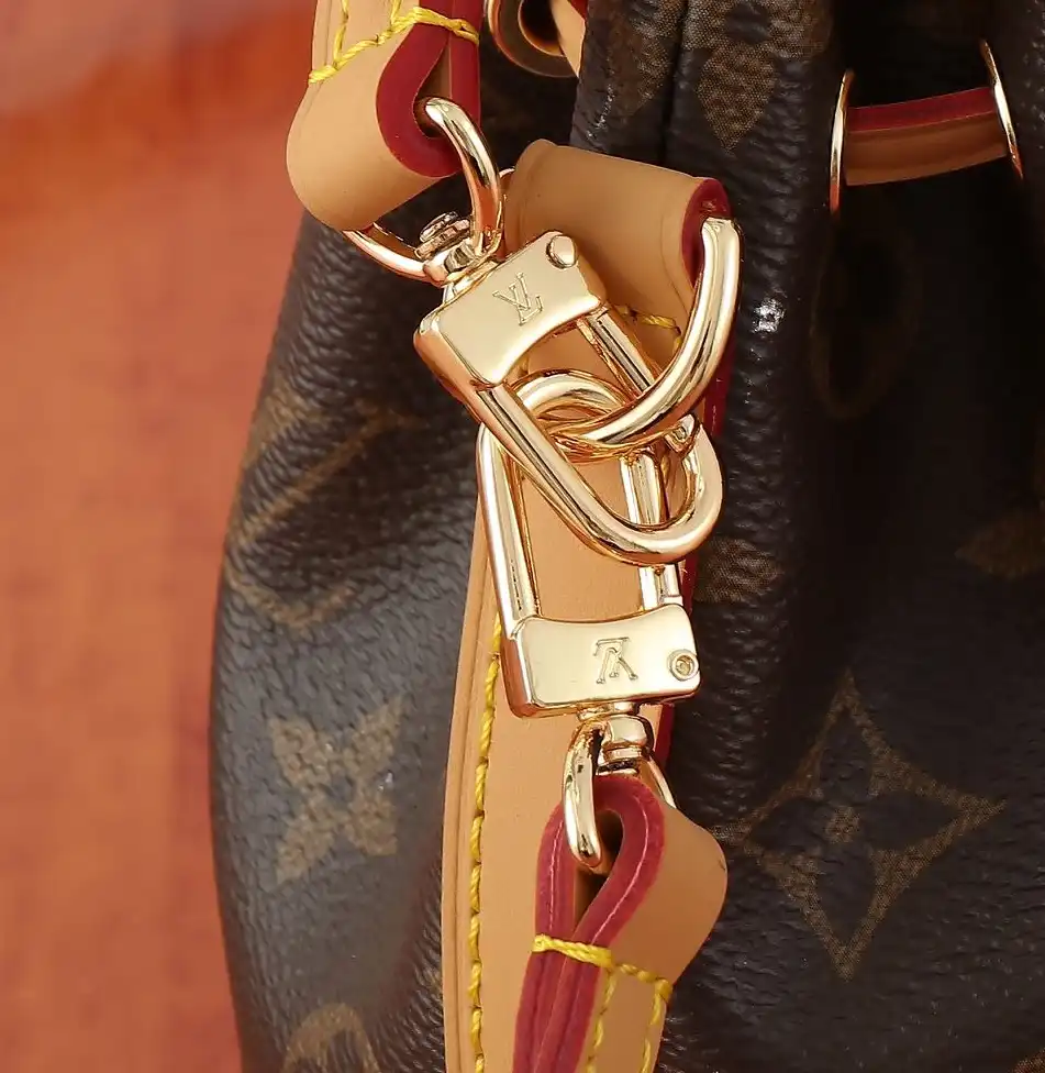 LV Bucket Bags 4220D-0127