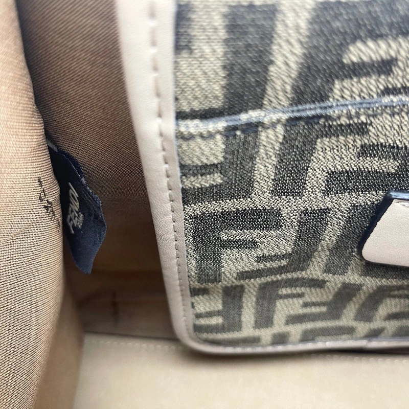 Fendi Top Handle Bags 4220D-0482