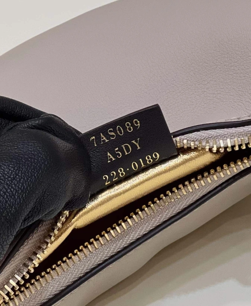 Fendi Top Handle Bags 4222C-0327