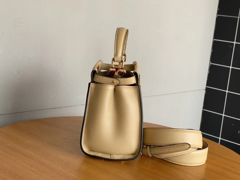 Fendi Top Handle Bags 4222C-0338