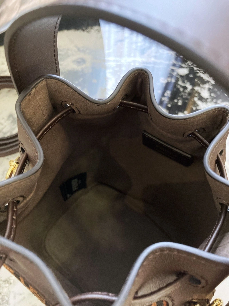 F**di bucket bags 4222c-0479