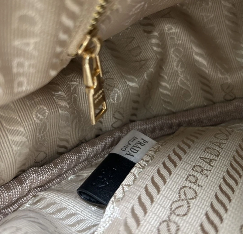 Prada Top Handle Bags 4224-0247