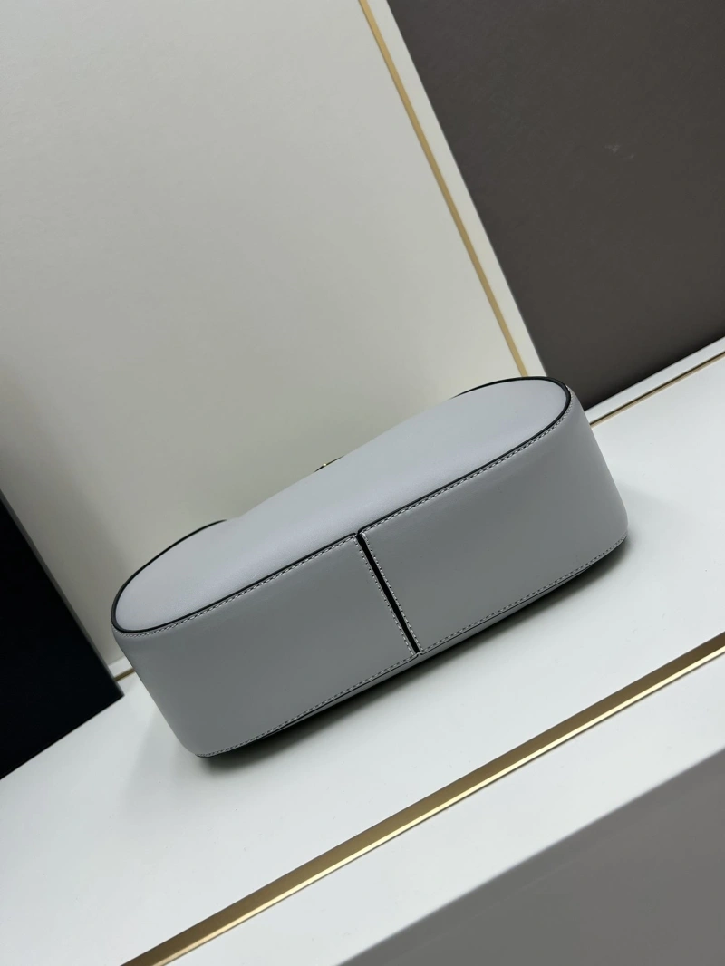 Fendi Top Handle Bags 4224-0273