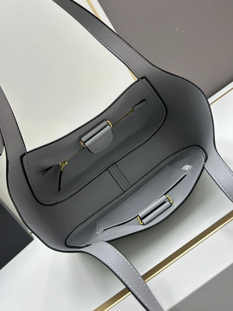 Fendi Top Handle Bags 4224-0273