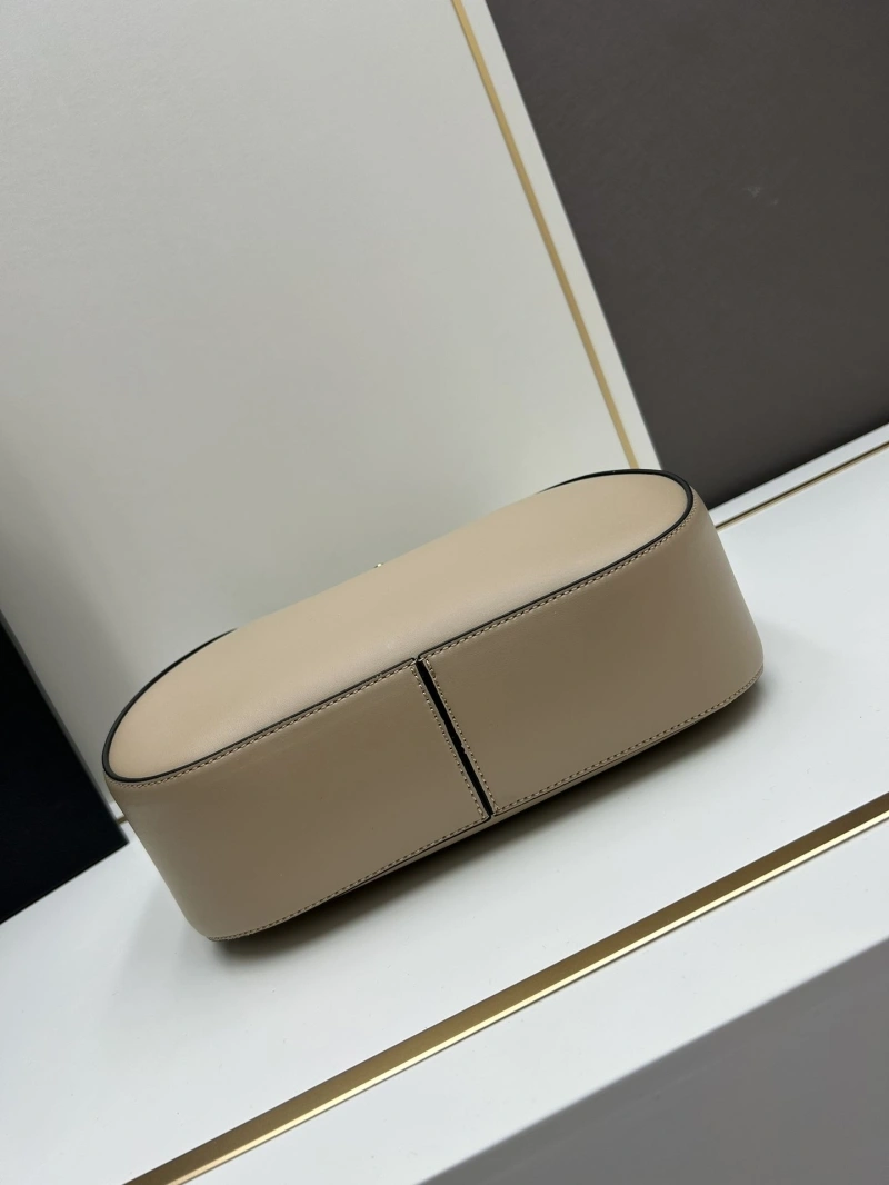 Fendi Top Handle Bags 4224-0274