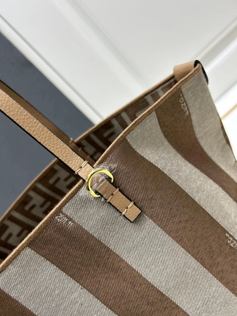 Fendi Shopping Bags 4224-0557