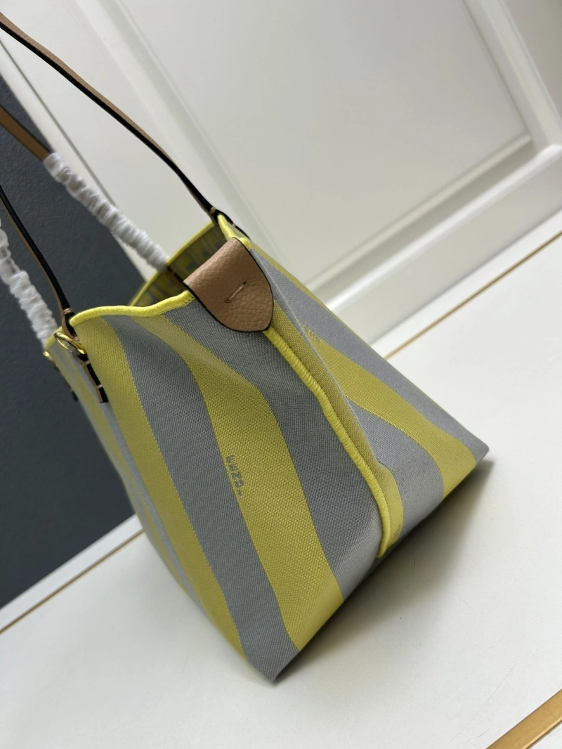 Fendi Shopping Bags 4224-0559