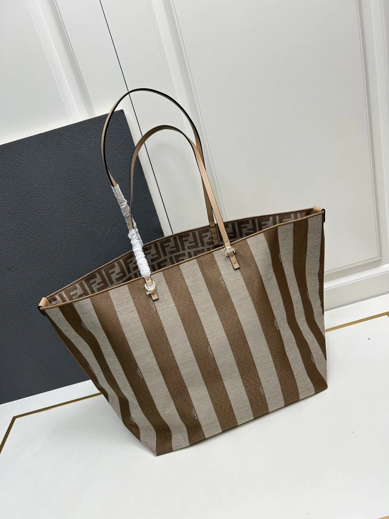 Fendi Shopping Bags 4224-0561