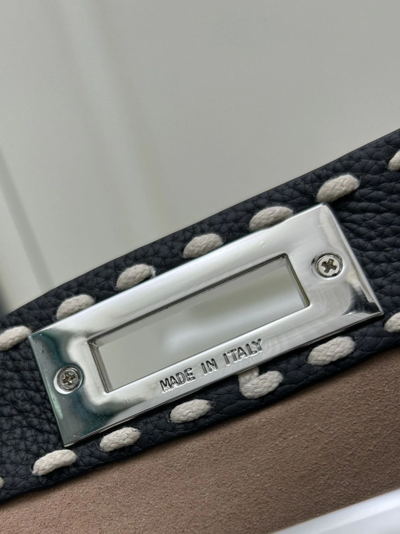 Fendi Top Handle Bags 4224-0565