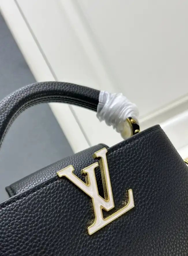 LV Capucines Bags 4224-0676