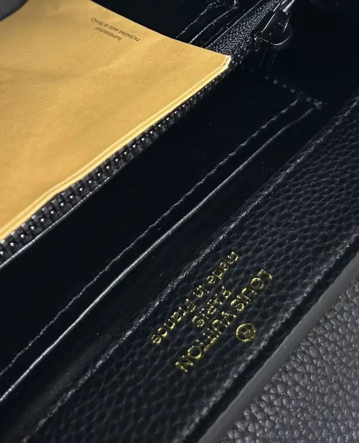 LV Capucines Bags 4224-1383