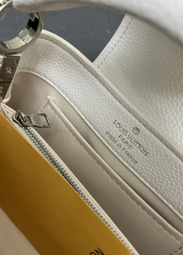 LV Capucines Bags 4224-2011