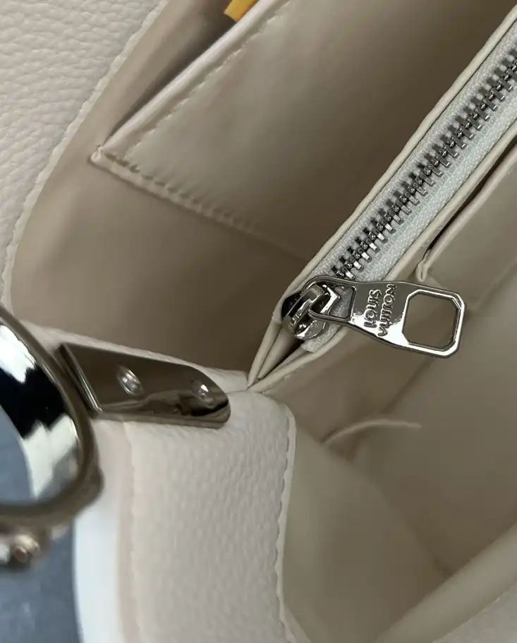 LV Capucines Bags 4224-2014