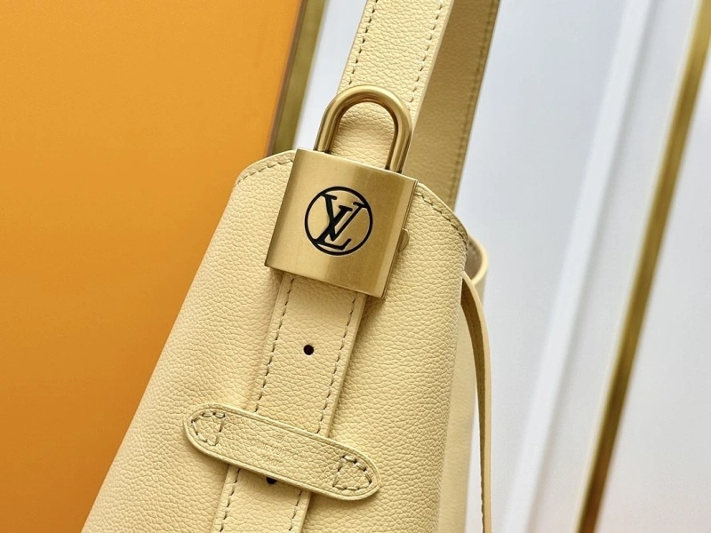 LV Shopping Bags 4233A-0361