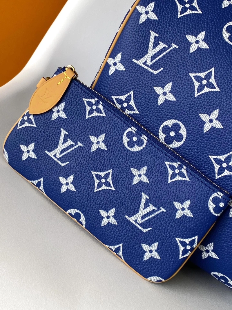 LV Travel Bags 4233A-0842