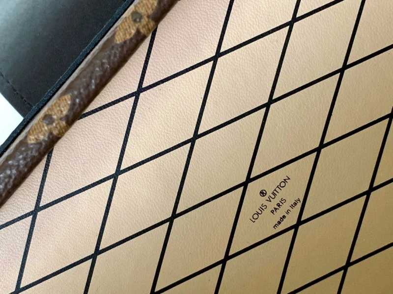 LV Box Bags 4233A-1047