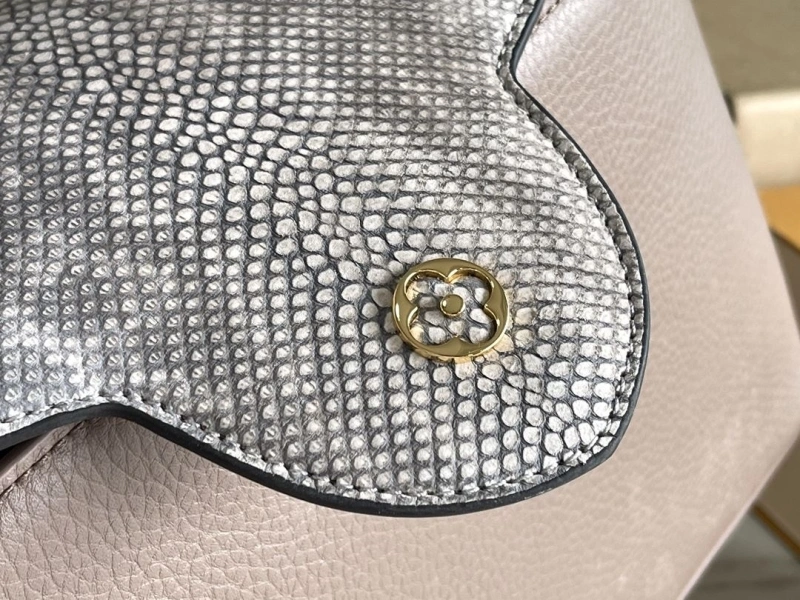 LV Capucines Bags 4233A-1226