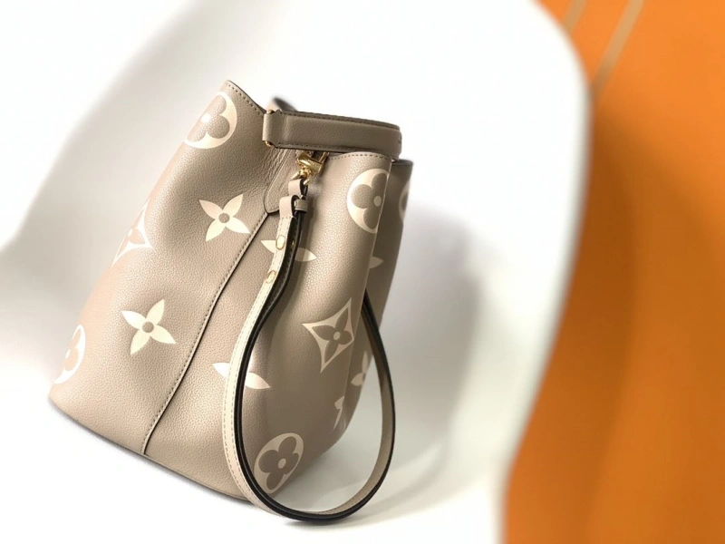 LV Bucket Bags 4233A-1554