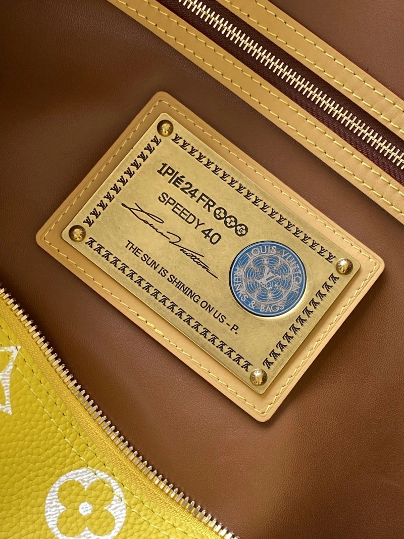 LV Travel Bags 4233A-1571