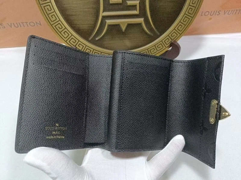 LV Wallets 4233A-2036