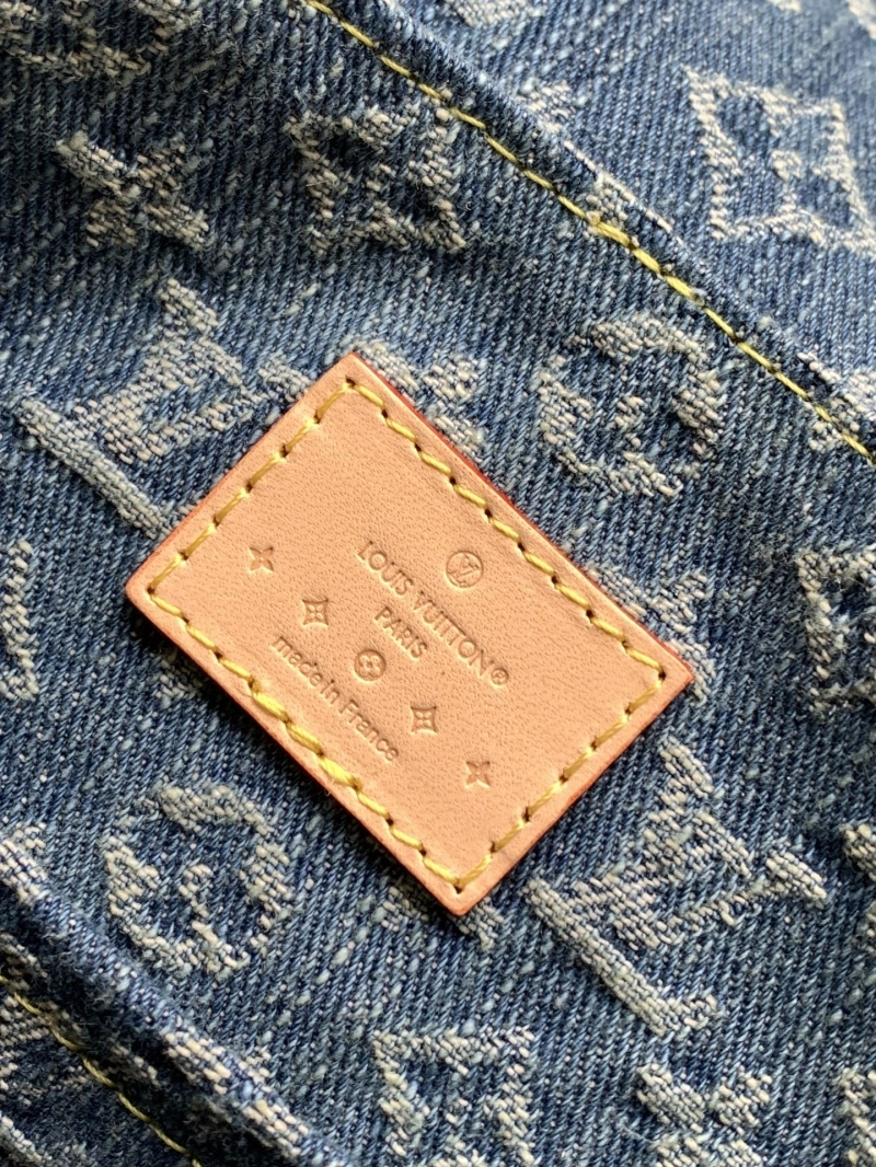 LV Backpacks 4233D-0083