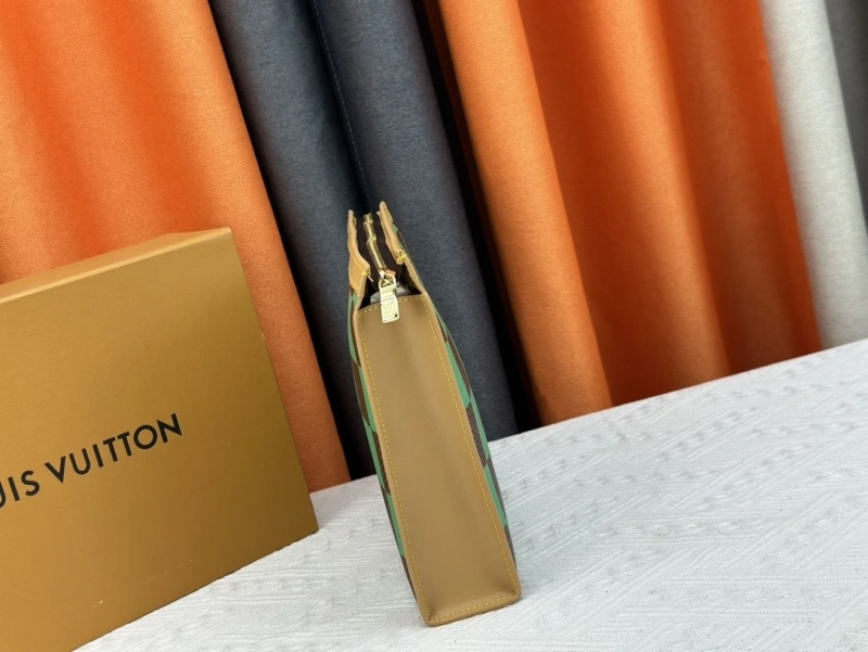 LV Wallets 4233G-0391