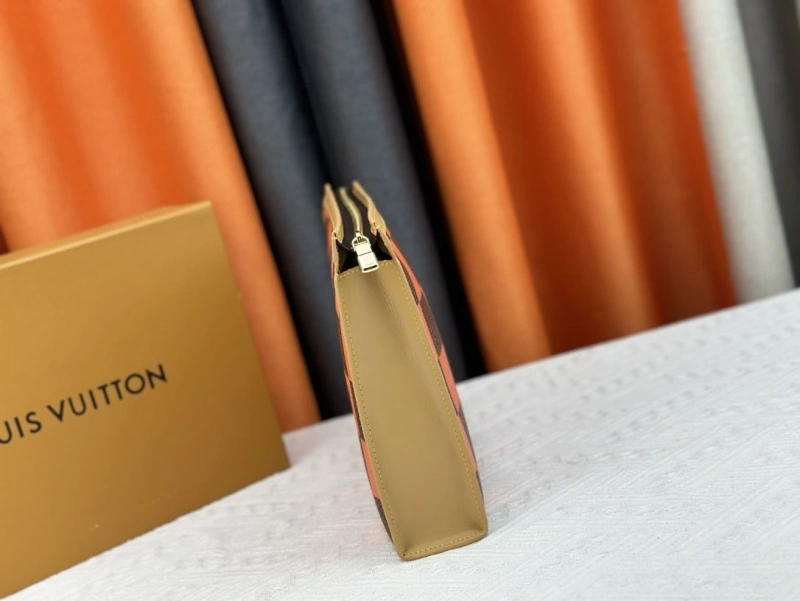 LV Wallets 4233G-0392