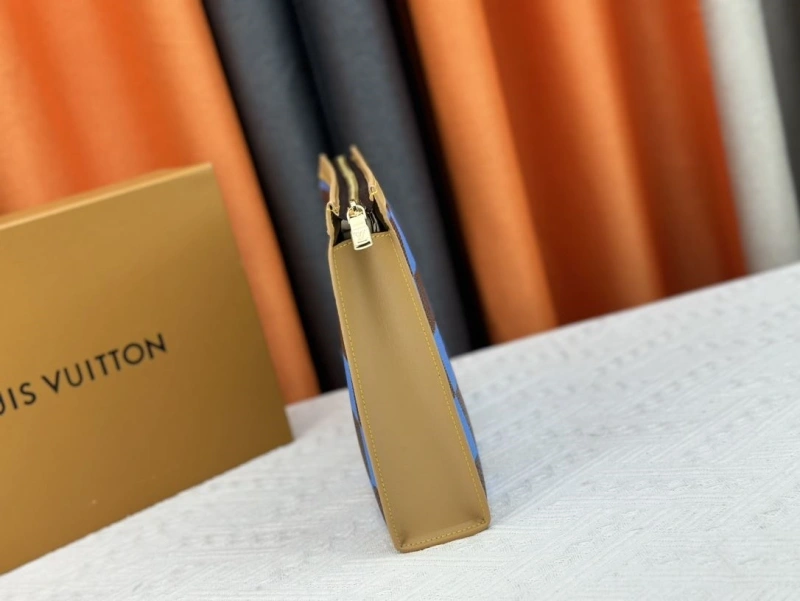 LV Wallets 4233G-0393