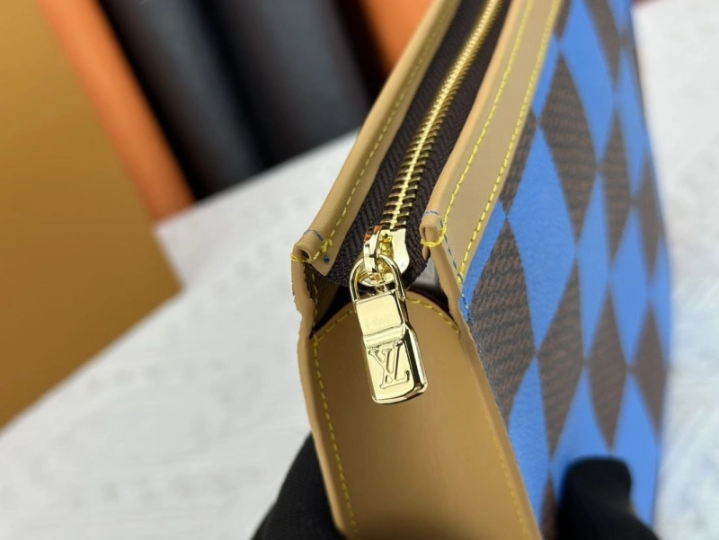 LV Wallets 4233G-0393