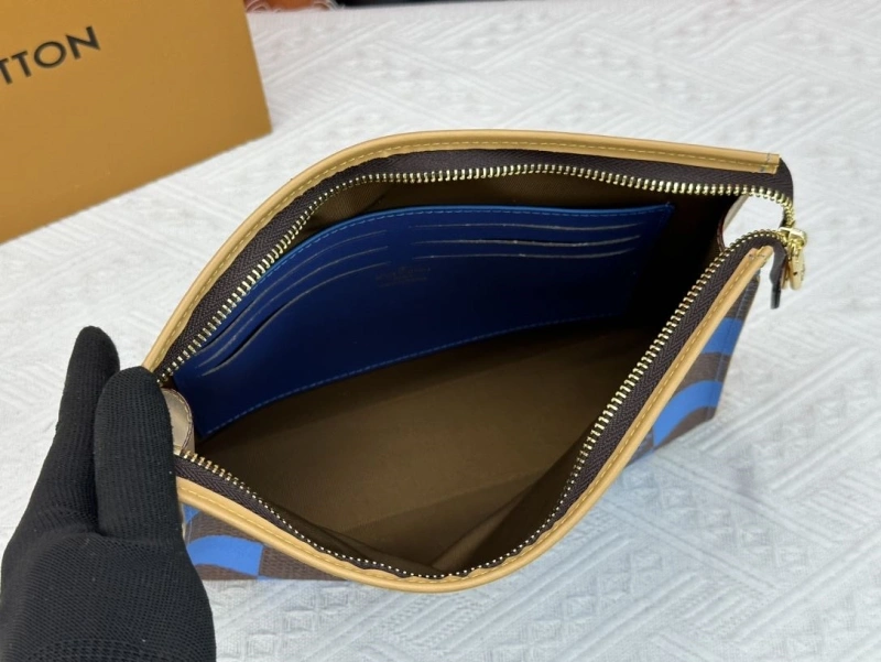 LV Wallets 4233G-0393