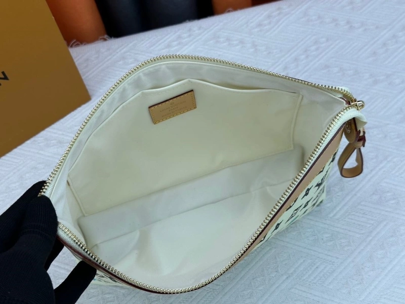 LV Wallets 4233G-0395