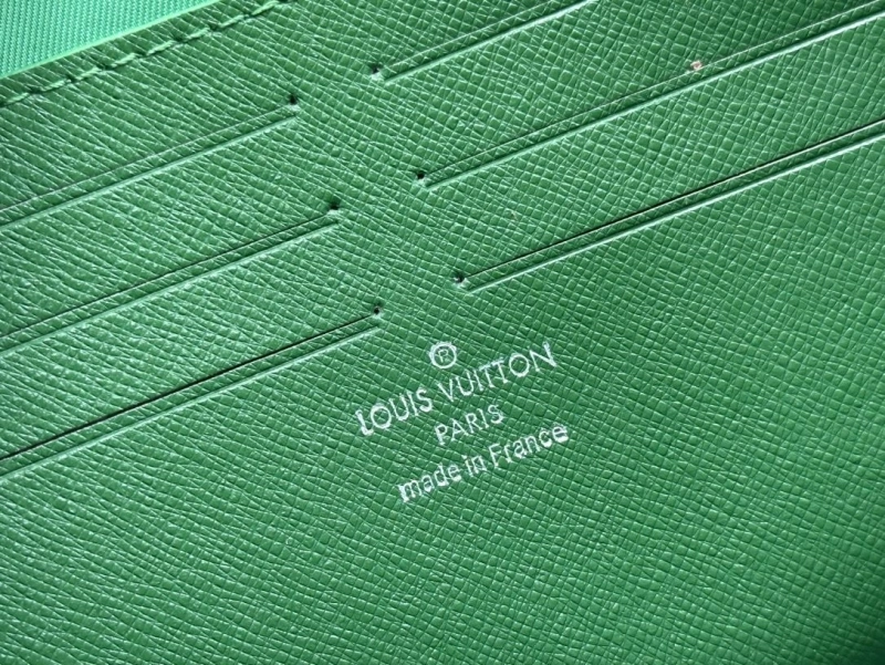 LV Wallets 4233G-0396