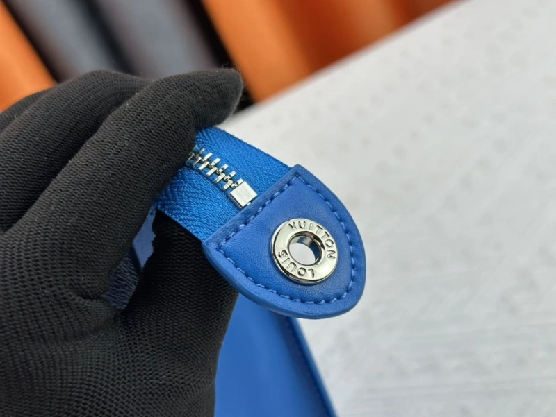 LV Wallets 4233G-0397