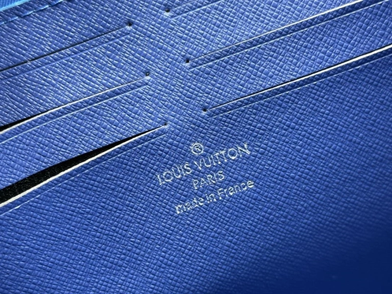 LV Wallets 4233G-0397