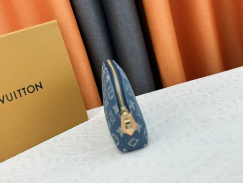 LV Wallets 4233G-0398