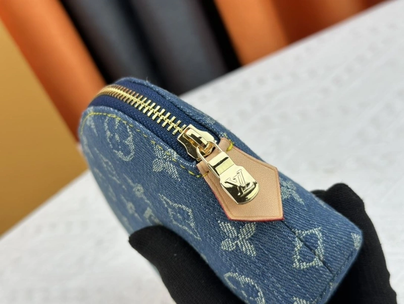 LV Wallets 4233G-0398