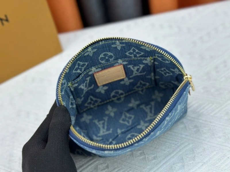 LV Wallets 4233G-0398