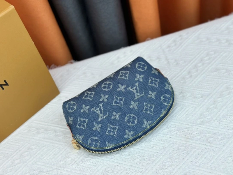 LV Wallets 4233G-0398