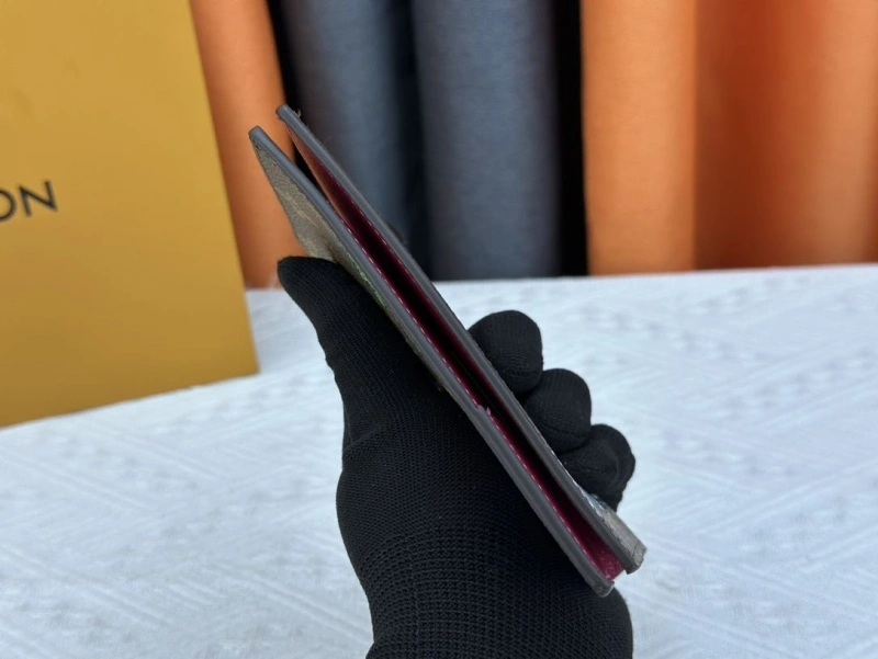 LV Wallets 4233G-0565