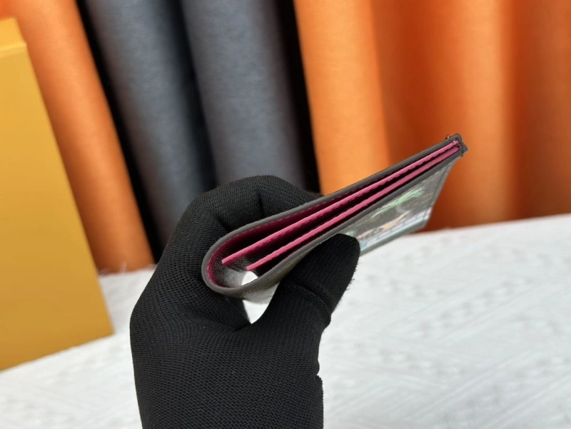 LV Wallets 4233G-0565