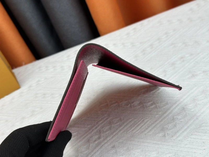 LV Wallets 4233G-0565