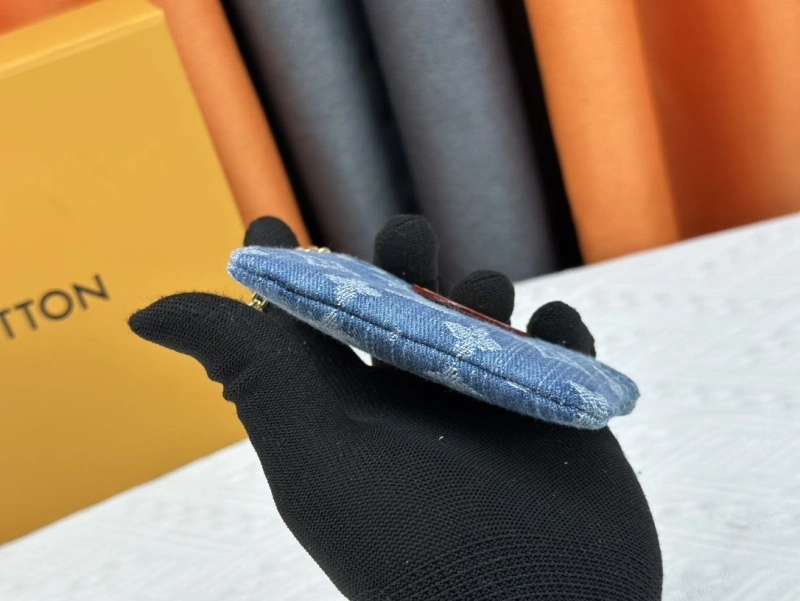 LV Wallets 4233G-0566