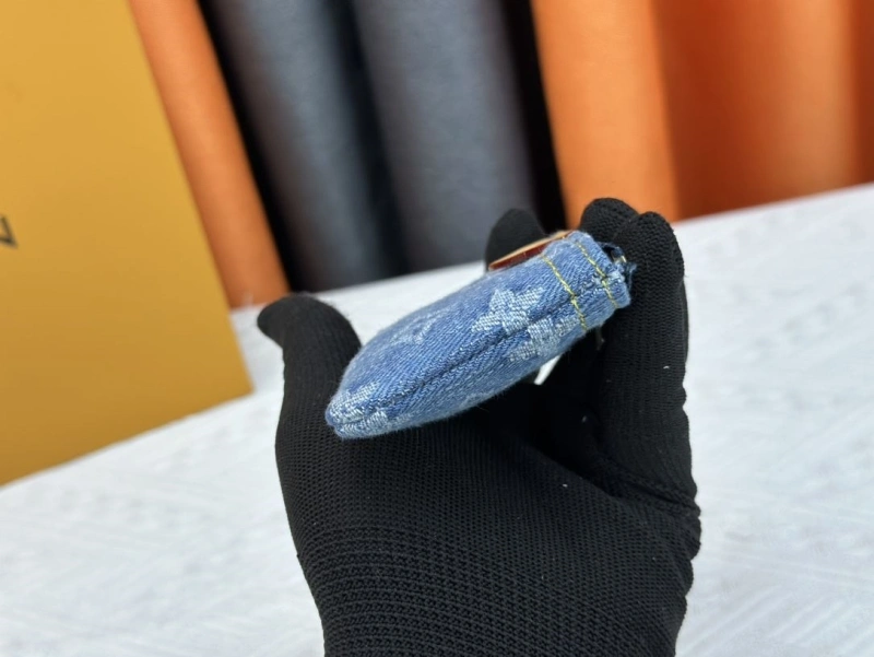 LV Wallets 4233G-0566