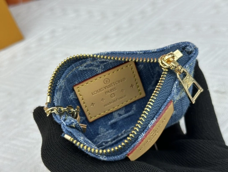 LV Wallets 4233G-0566