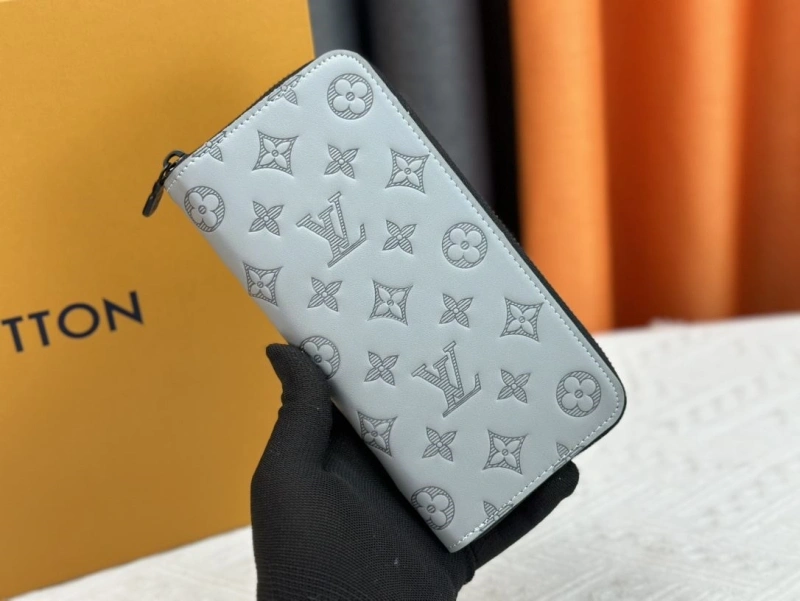 LV Wallets 4233H-0345