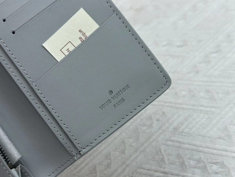 LV Wallets 4233H-0346