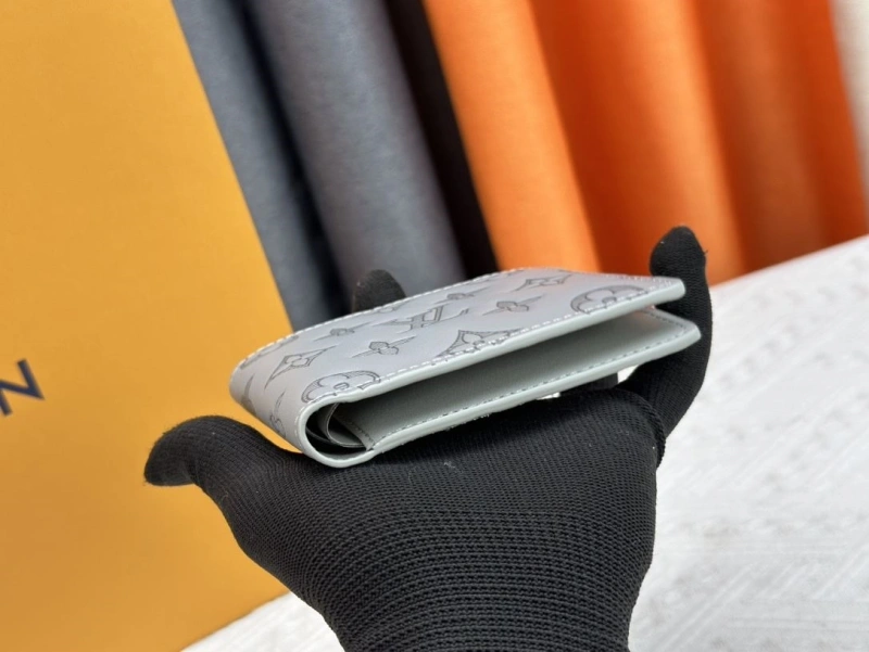 LV Wallets 4233H-0347