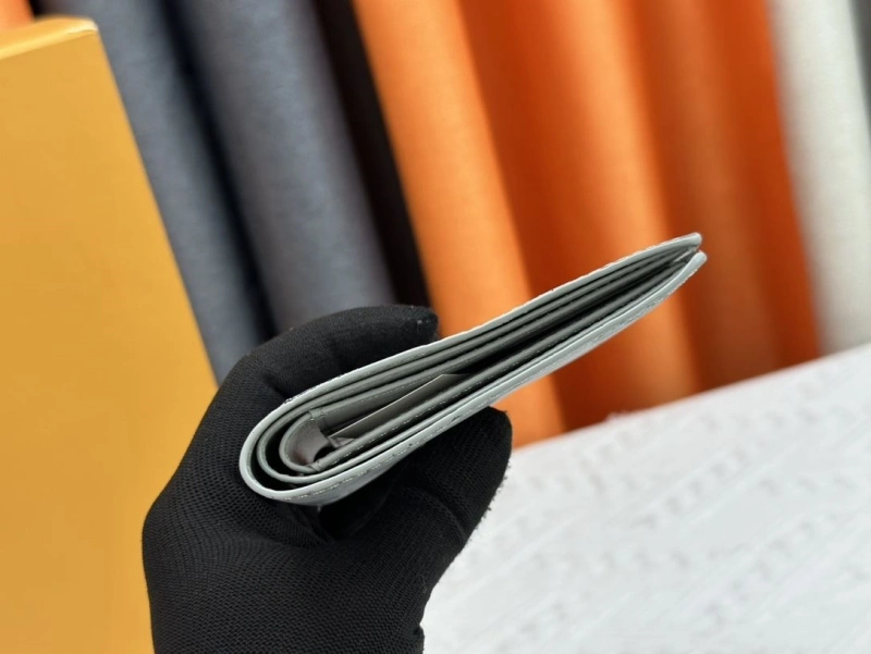 LV Wallets 4233H-0347