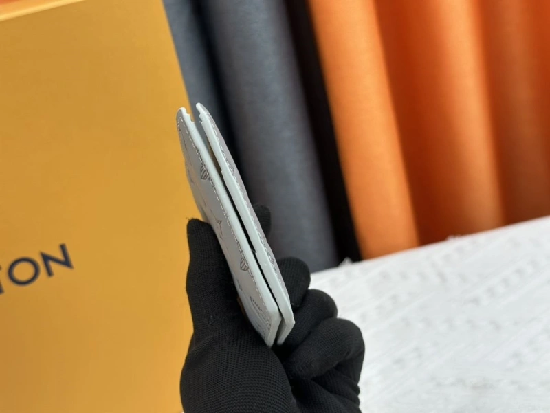 LV Wallets 4233H-0347